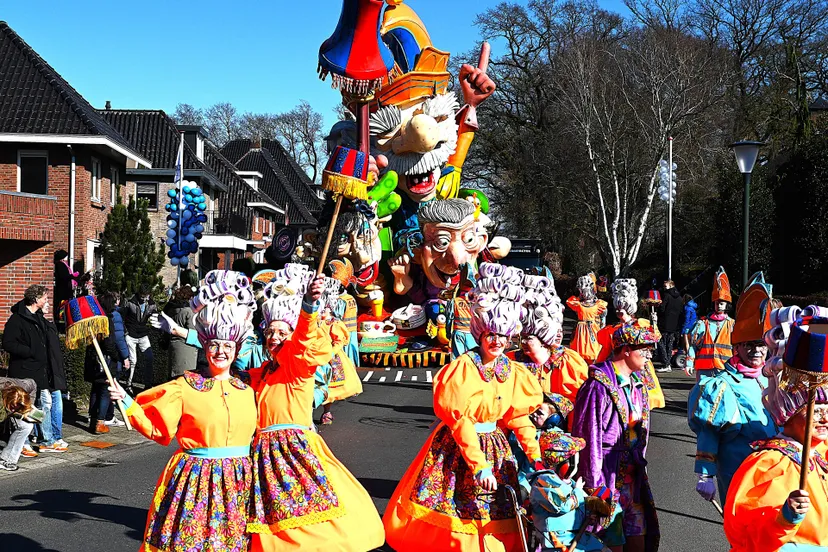 cv peleton optocht de papsleefn 1e prijs grote wagens foto at ben haarhuis