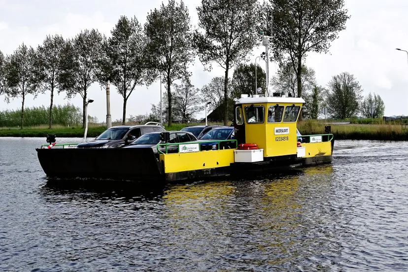 foto 7 5 2023 36 pont bij akersloot gaat uit de vaart voor een onderhoud krijgt een schonere motor