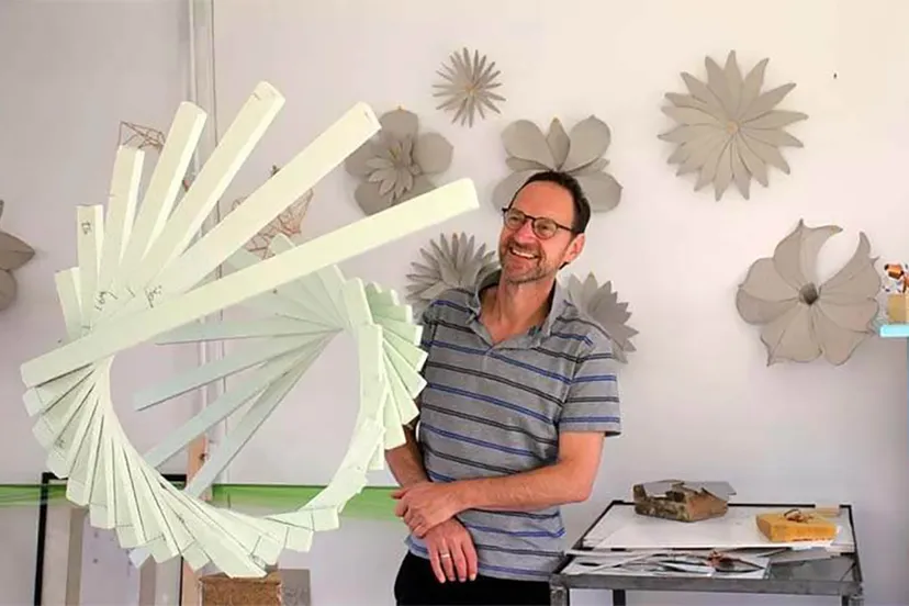 grafkunstenaar jeroen stok in atelier