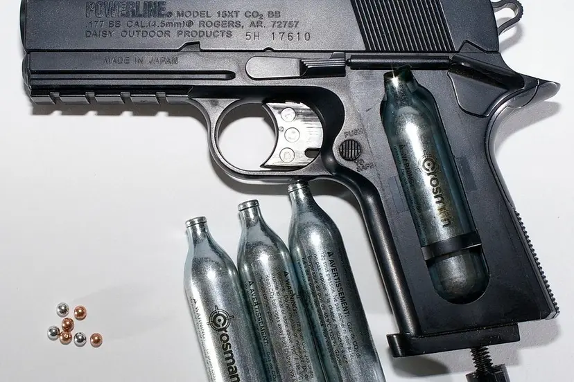 1024px bb gun with co2 and bbs 11