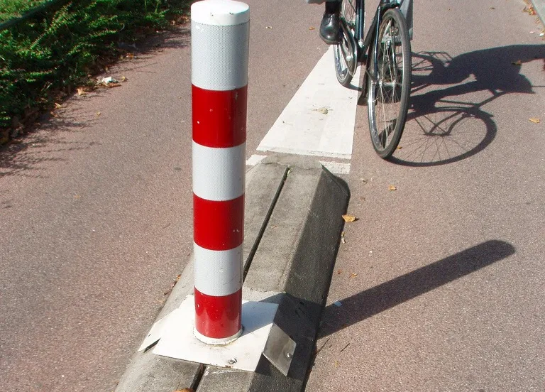 4271645248 39cdf25799 b 1