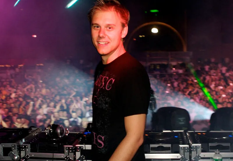 800px armin van buuren 2
