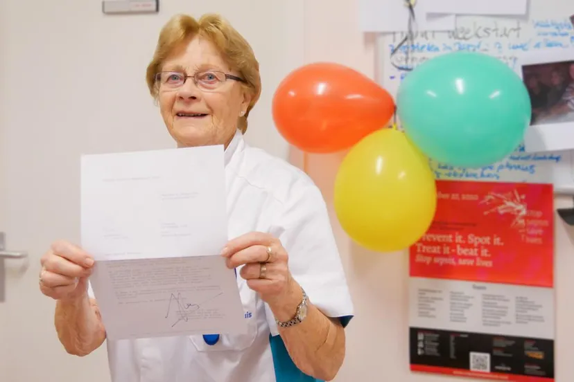 ali hendriksen ontvangt brief van het paleis wegens uitzonderlijk jubileum