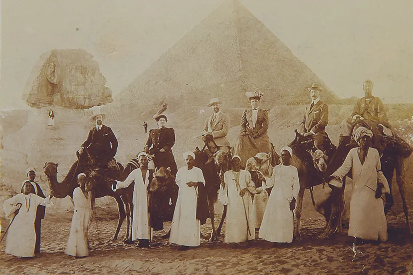 baron en barones bij de pyramide van cheops egypte 1909 foto kdh