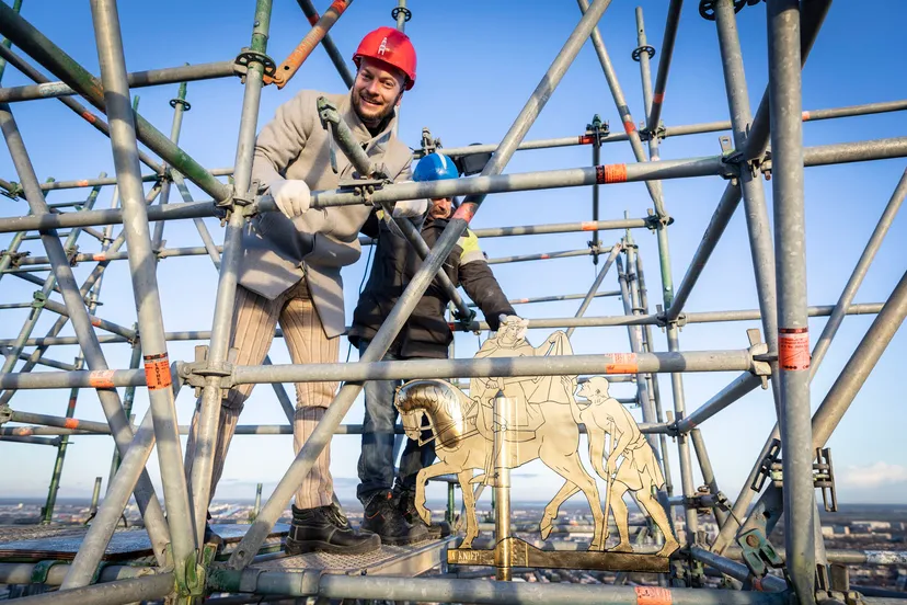 bas van setten20230117windvaan domtoren01