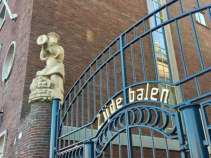 beeldje bakker zijdenbalen