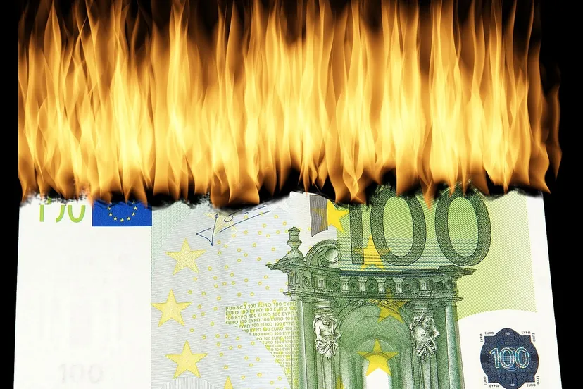 burn money 1463224 1280