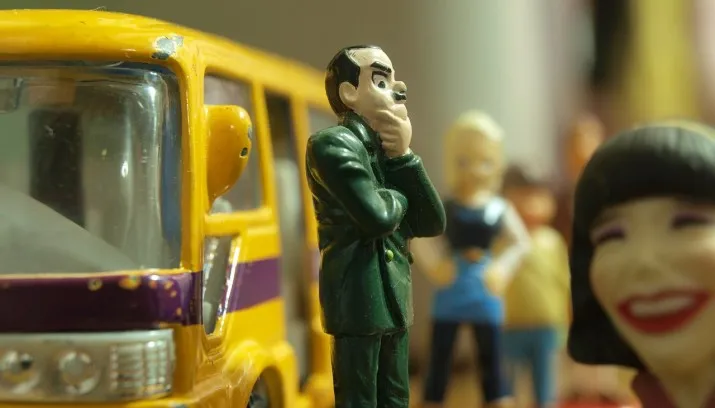 bus stop 391242 1280 715x408 1