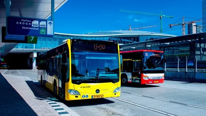 bussen uov en syntus op utrecht cs
