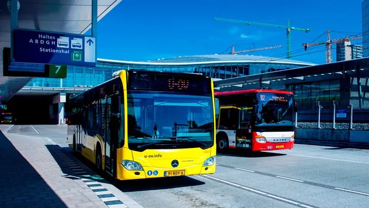 bussen uov en syntus op utrecht cs