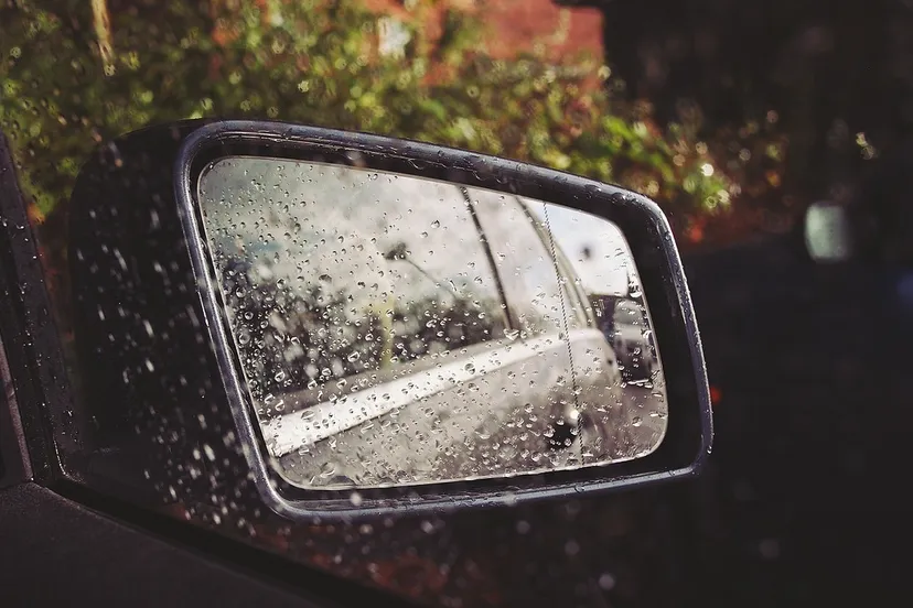 car mirror 699356 1280