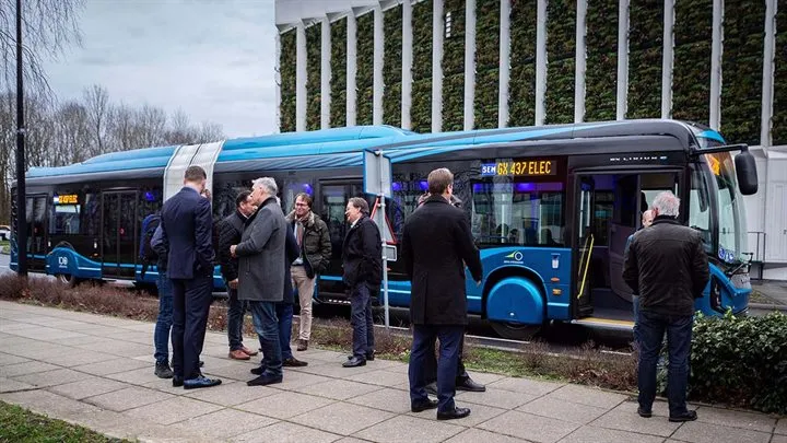 demonstratie van nieuwe elektrische bussen u ov