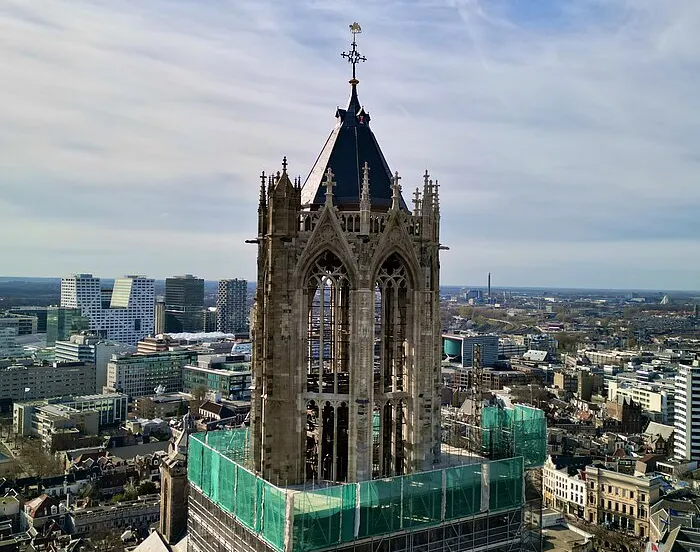 domtoren uit steigers maart 2024
