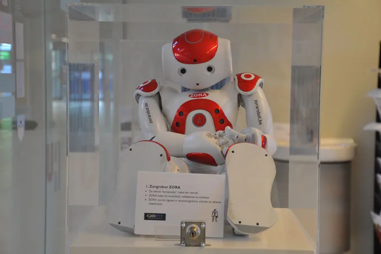 e healthweek met zorgrobot zora web