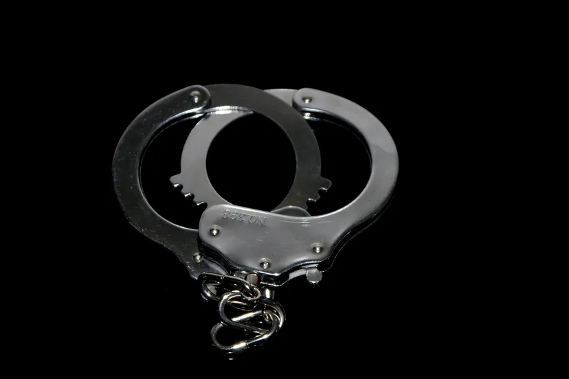 handcuffs 1078871 1280 2