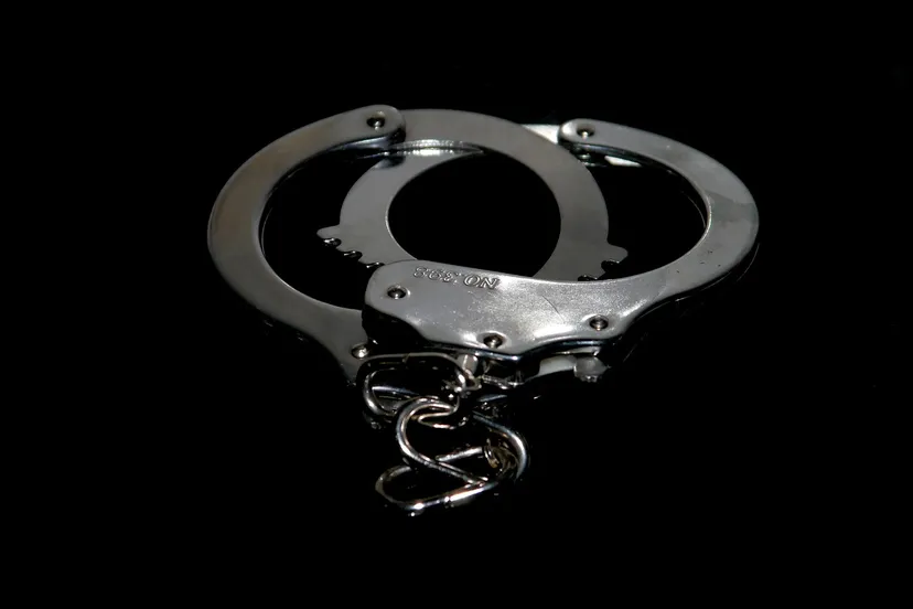 handcuffs 1078872 1280