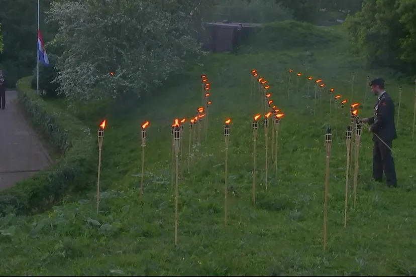 herdenking 4 mei 2020 fort lunet i fakkels