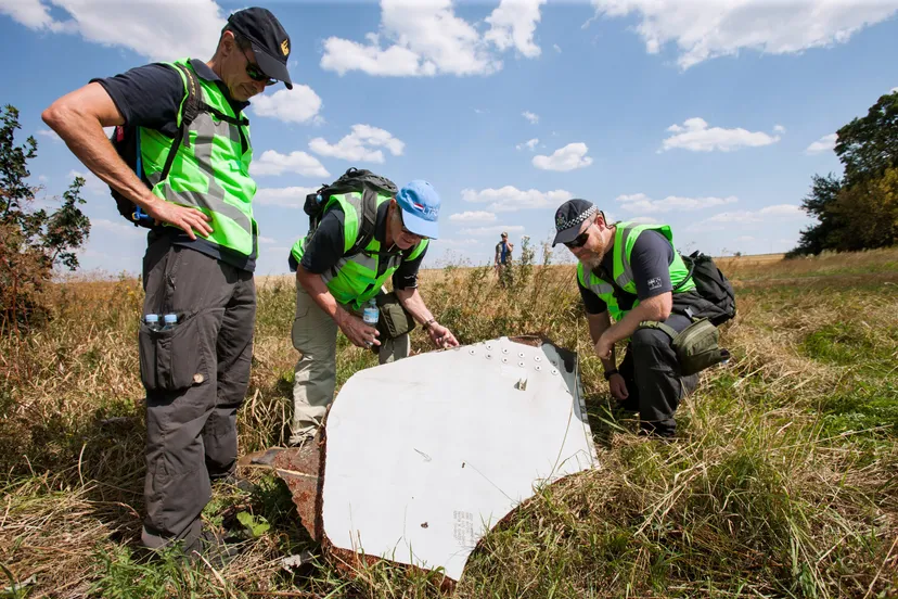 investigation of the crash site of mh 17