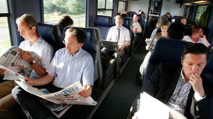 krant lezen in spitstrein