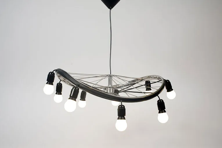 kroonluchter van fietswiel web