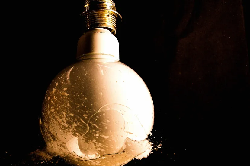 light bulb 549088 1280