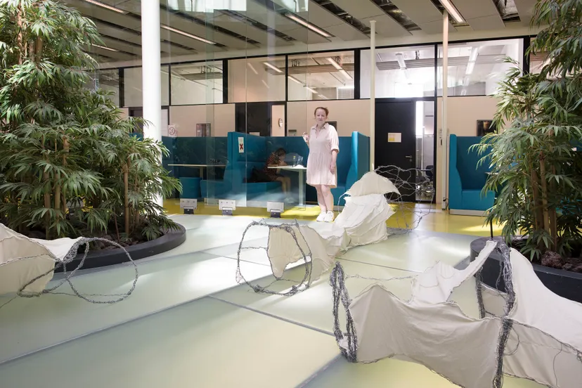 persfoto 1 looking into connections sarah mclacken fotografie arthur martin