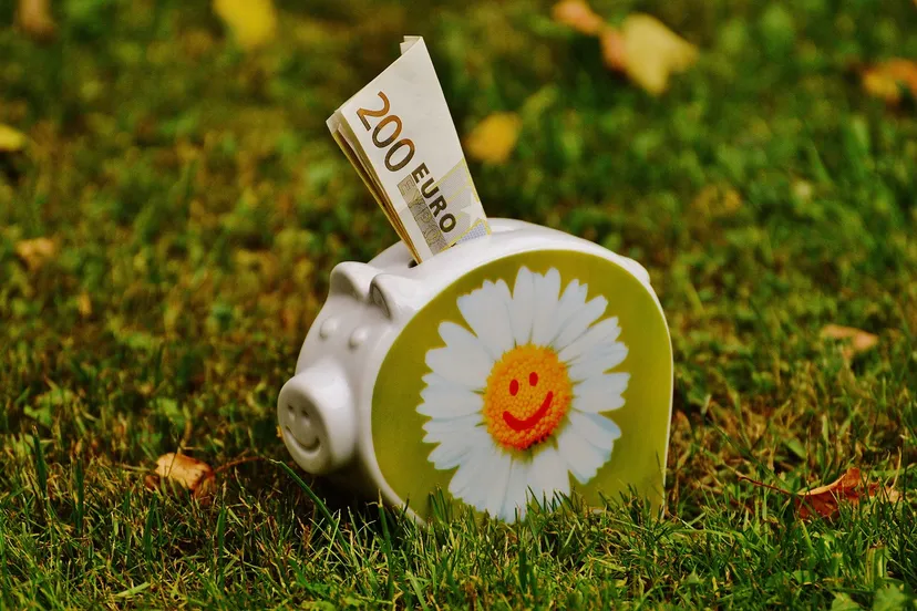 piggy bank 1510497 1280