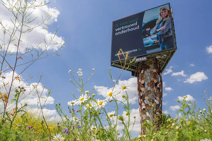 reclamemast bijenhotel