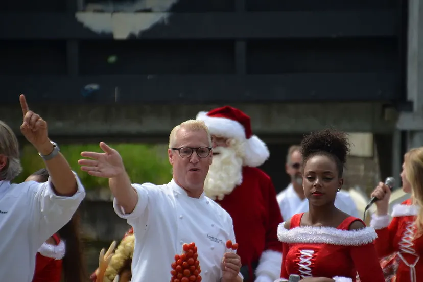 rudolph van veen tijdens het varend corso westland 2015 01 1