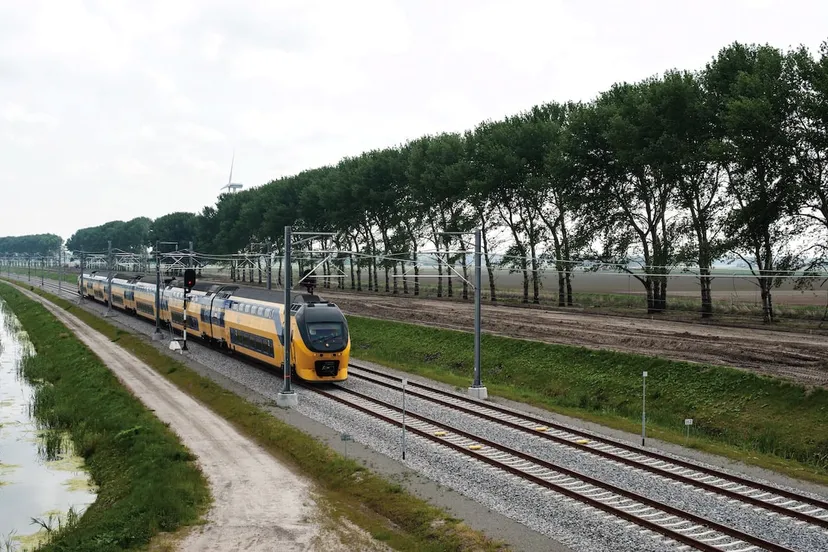 testrit intercitytreinstel op hanzelijn 300dpi 355x237mm c 1