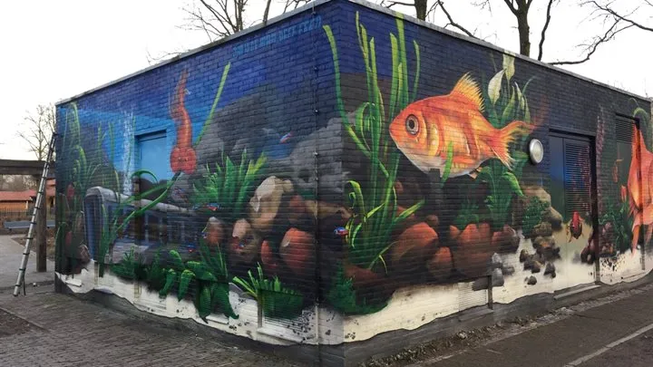 tropische vissen op gebouw