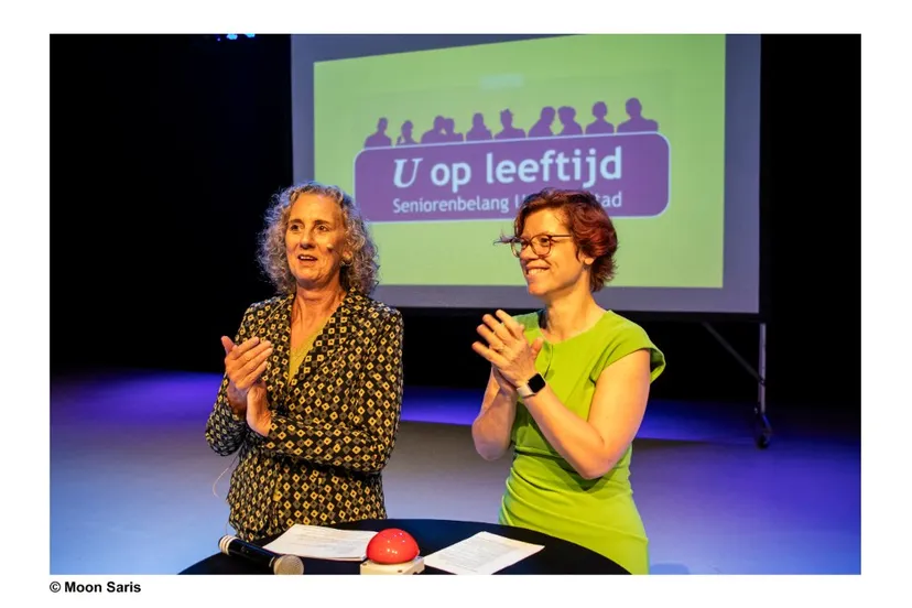 uopleeftijd onthulling fotomoonsaris 5119