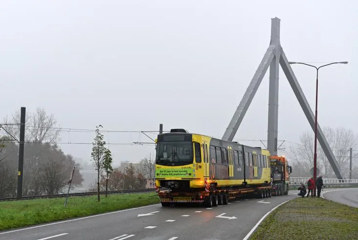 vertrek sig tram vanaf remise