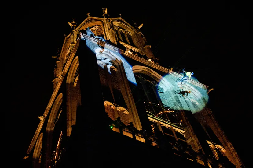 wielrenner abseilt van domtoren tour de france tdf utrecht
