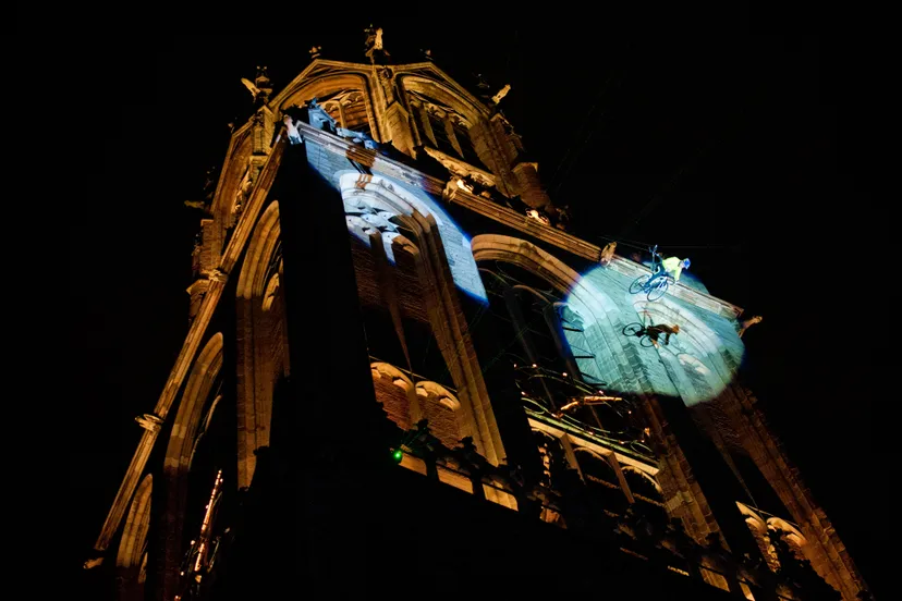 wielrenner abseilt van domtoren tour de france tdf utrecht
