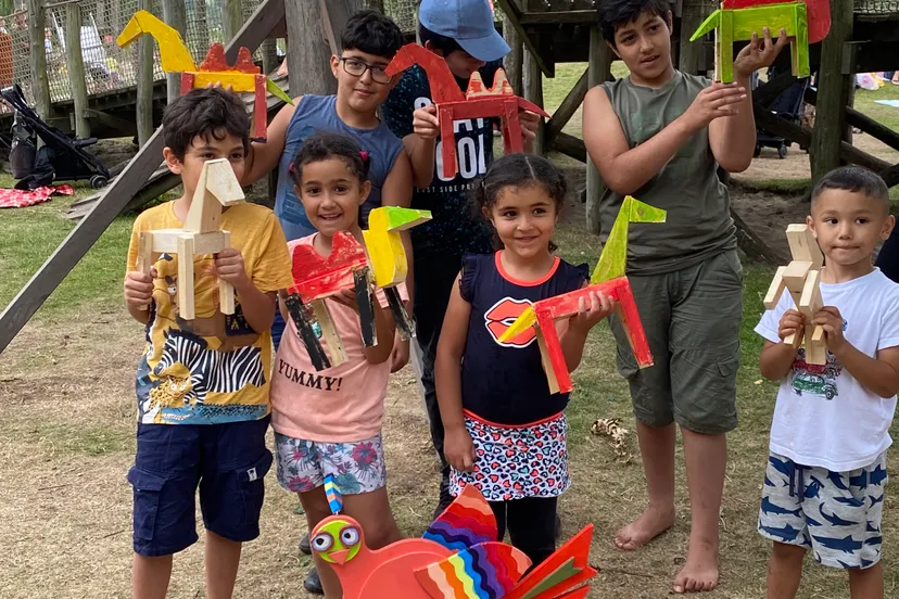 workshop van helweg en la cruz houten beestjes timmeren in de bosspeeltuin