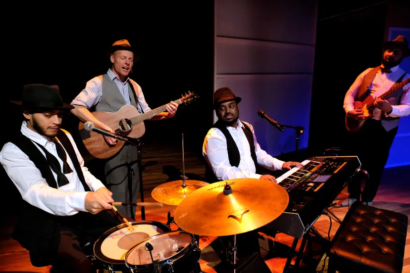 x 28 lr mlk febr 2023 timothy bennet viktor griffioen djuwney gitaar gianni noten foto jean van lingen copy 2