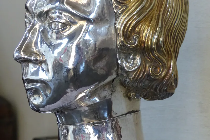 zilveren buste van sint eusebius bruikleen sint eusebius parochie arnhem zijaanzicht