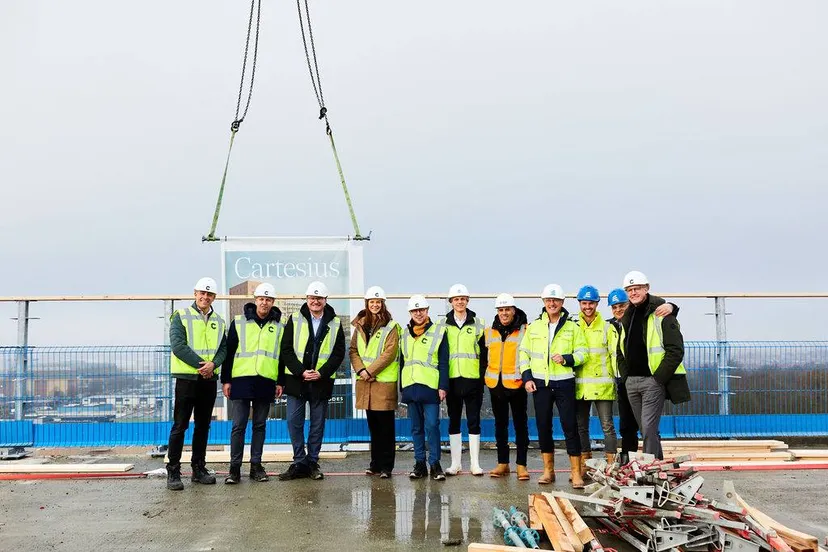 cartesius viering mijlpalen hoogste punt okinawa woningen baunei en metselrobot hoogbouw