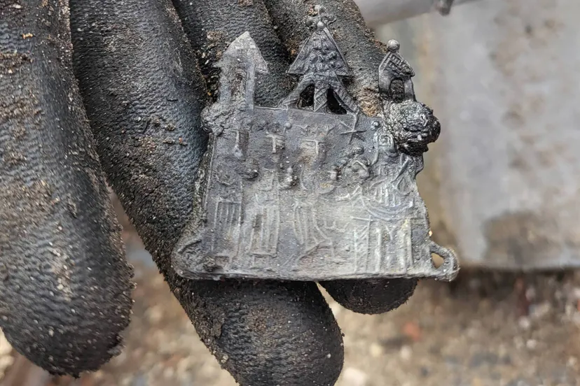 pelgrimsinsigne uit keulen 1300 1350