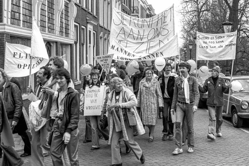 Demonstratie door de stad tijdens de opening van het COC-pand aan de Oudegracht 221