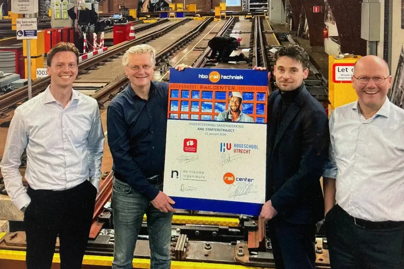 V.l.n.r.: David Veldhoen (De Nieuwe Ingenieurs), Roger Reichrath (Hogeschool Rotterdam), Mark Tammer (Hogeschool Utrecht) en Henk van Oostveen (Railcenter)