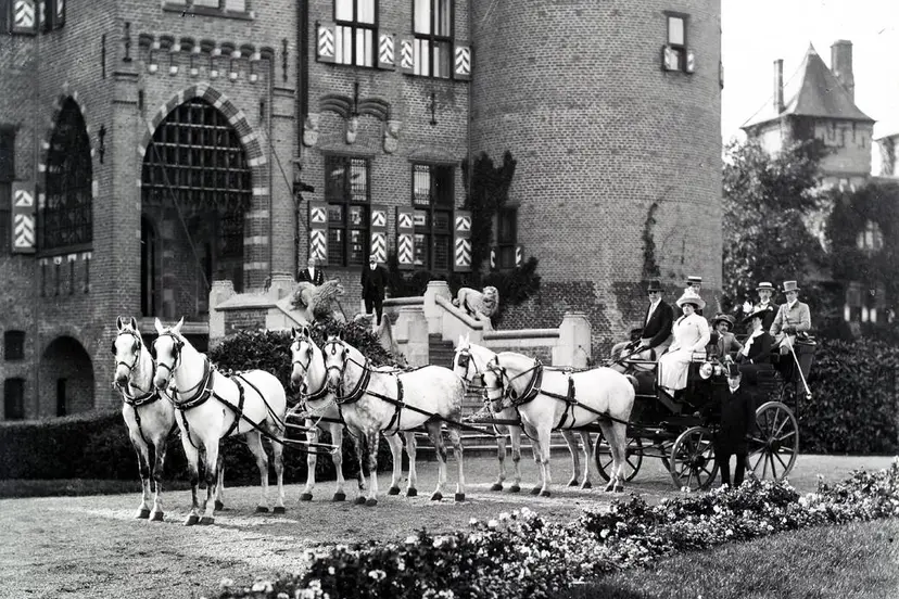 Etienne_ Helene_Hélin_Egmont_rijtuig_ zesspan_paarden en personeel_1900-1912_rv (1)