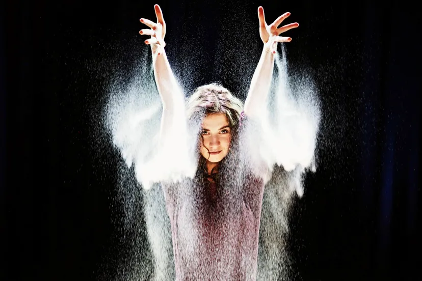 2223 gv de rode sneakers de zandprinses