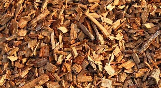 houtsnippers in de tuin