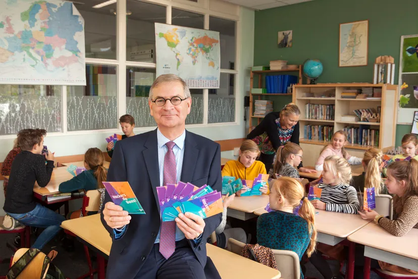 internet 1 wethouder marco verloop op de johannes calvijnschool