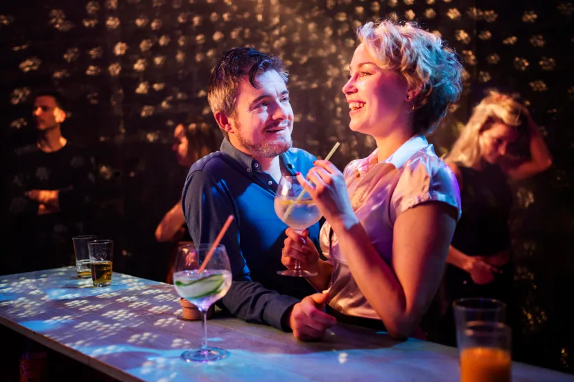 komt een vrouw bij de dokter korthals stuurman theaterproducties foto piek liggend