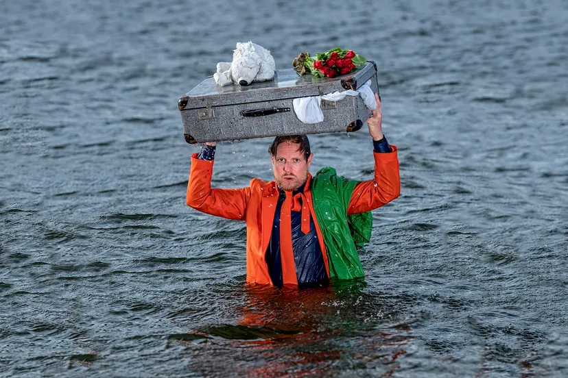 patrick nederkoorn nieuw foto nico brons liggend kleiner