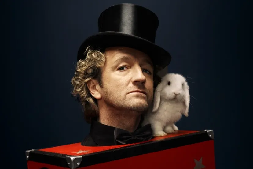 pepijn gunneweg liggend c corne van der stelt