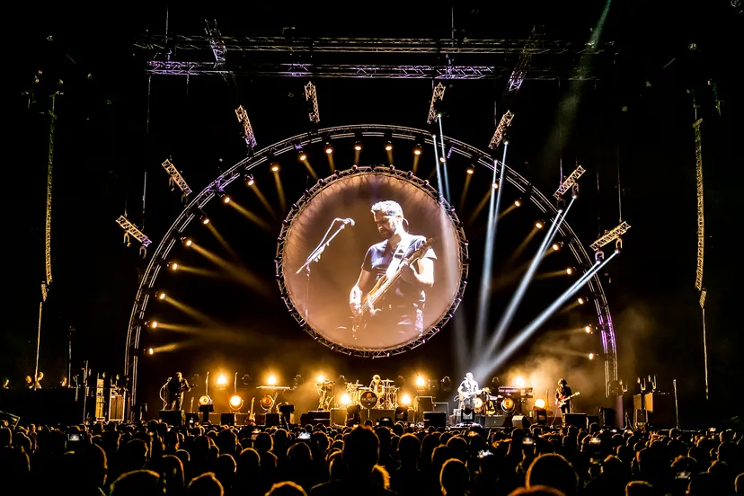 pink project the band liggend fotograaf nico alsemgeest kleiner